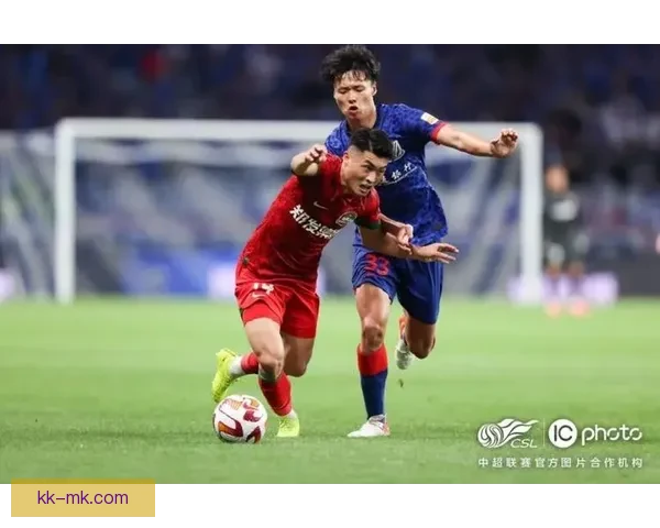 米林科维奇中东赛场屡次插上头球频频建功展现强势锋线威力